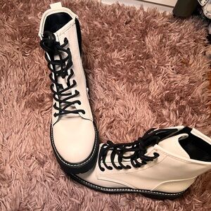 NWOB Steve Madden Cara Fashion Boot size 7.5